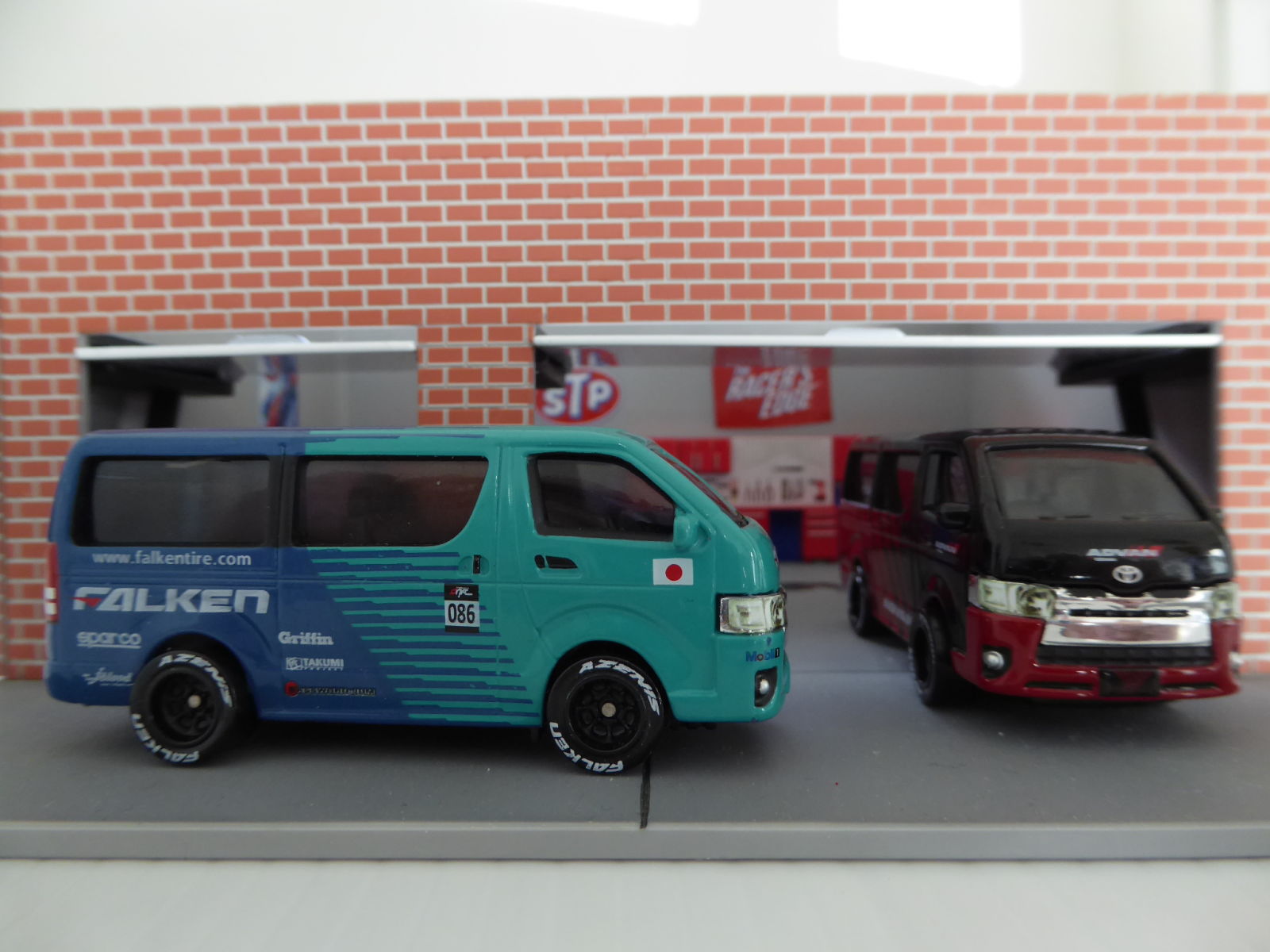 Illustration for article titled Hot Sixty 4th: Toyota Thursday with the Super Vans