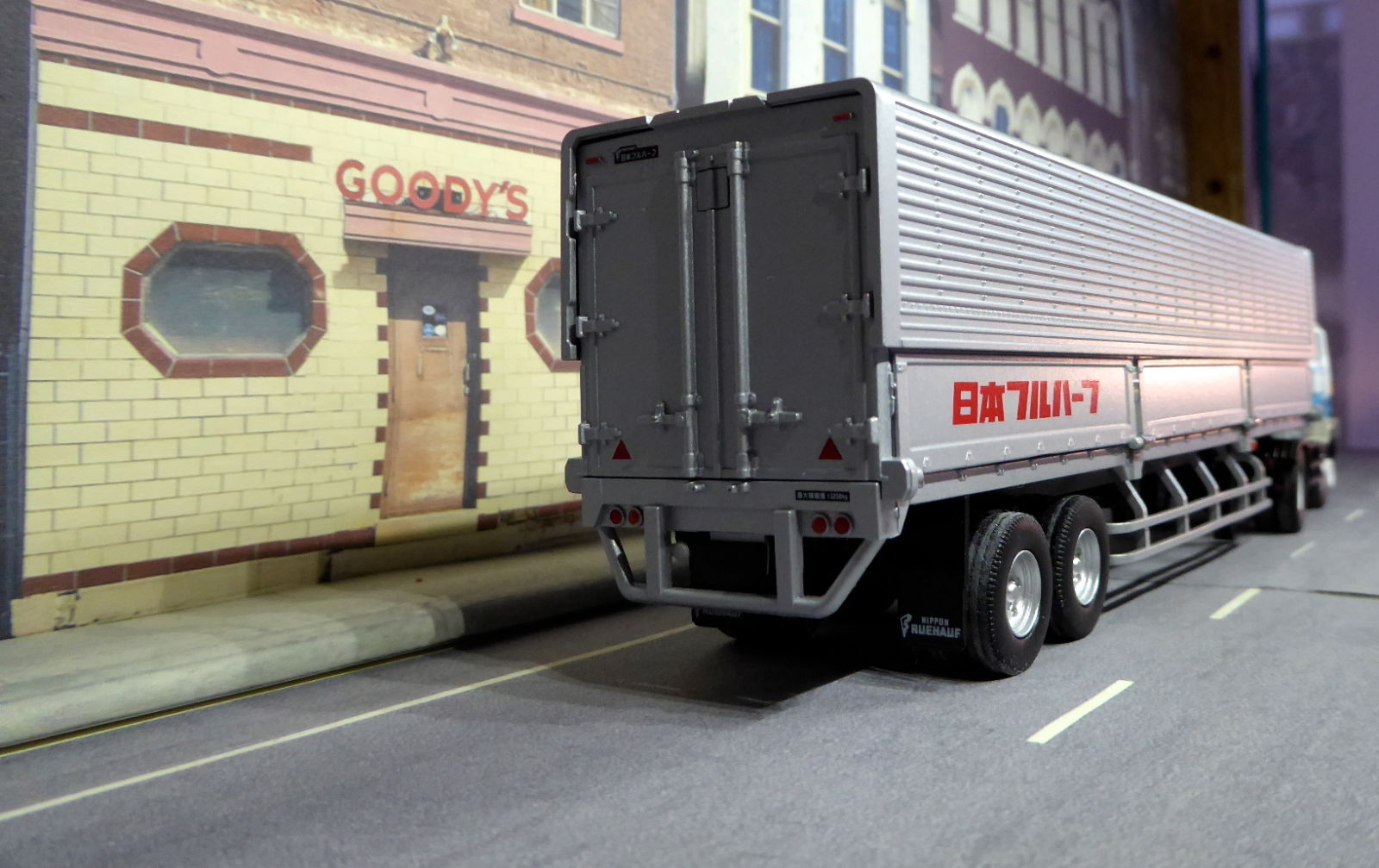 Illustration for article titled Hot Sixty 4th: Truckin Thursday with Tomica Trailer