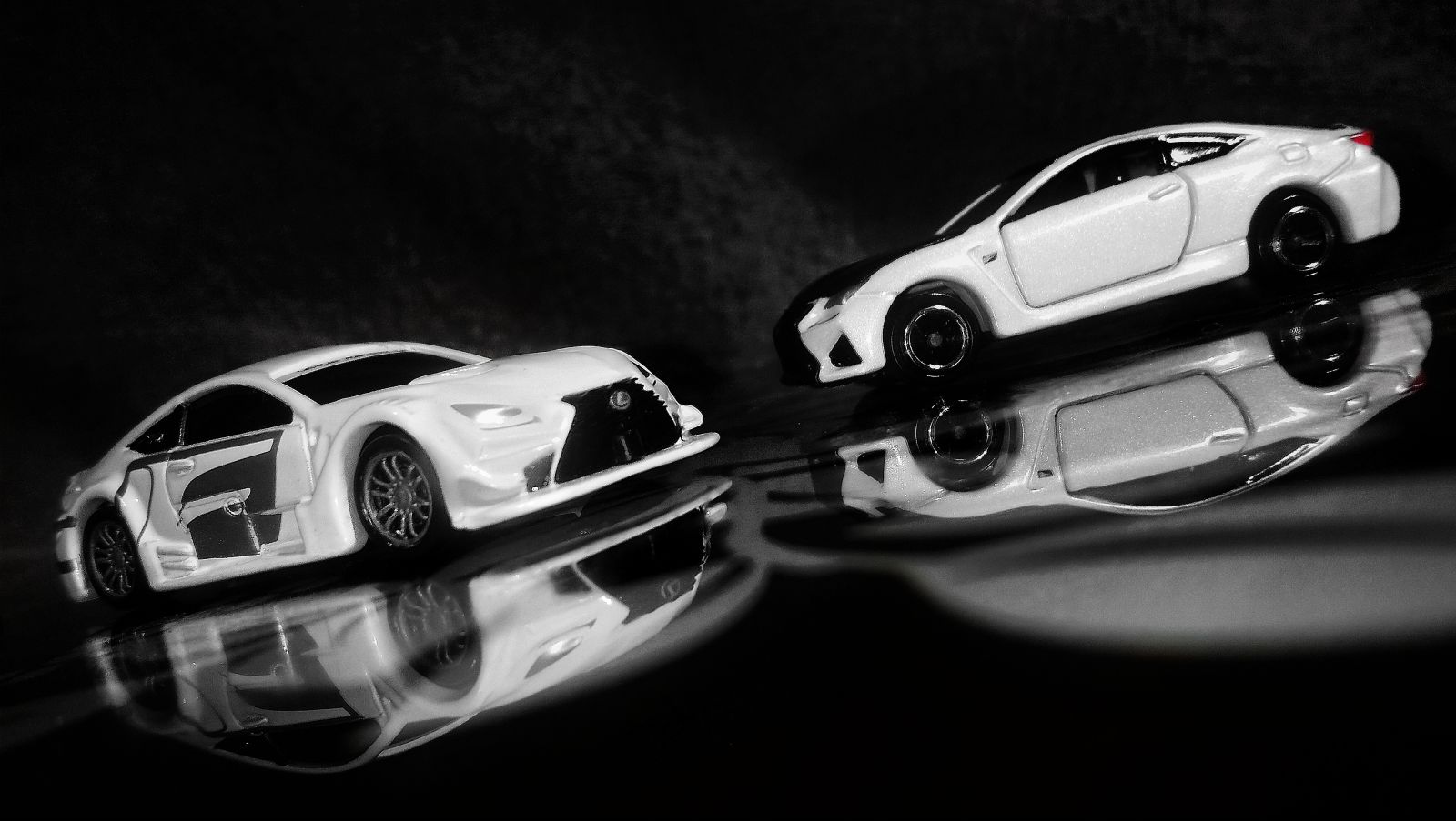 Illustration for article titled Denshitoakuma | Tomica Basic Nissan GT-R GT500 (R35/18) and Premium Lexus RC F GT500 | Inspection Room