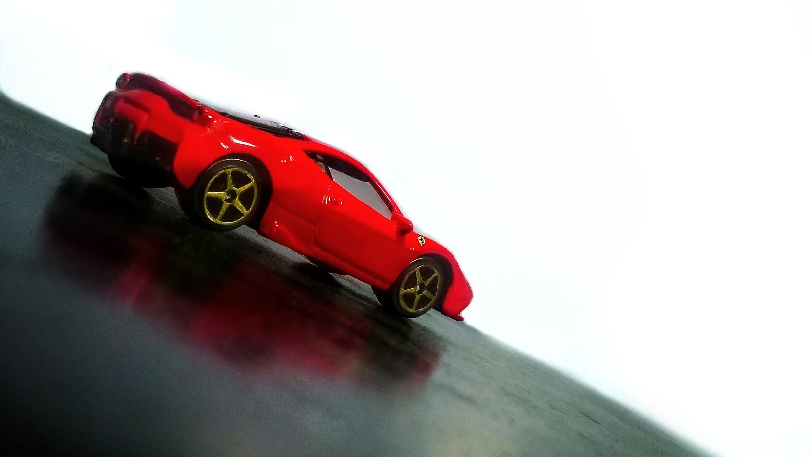 Illustration for article titled Amare di Nuovo | Bburago Race Play Ferrari 458 Speciale | Inspection Room