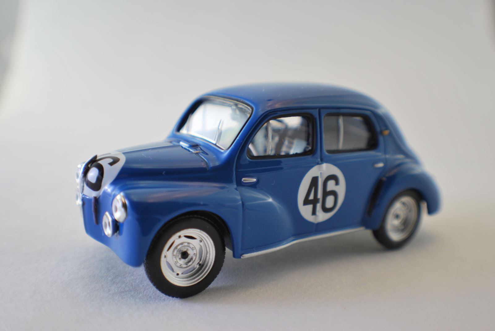 Illustration for article titled French Friday: RENAULT 4CV 1950 Le Mans class winner
