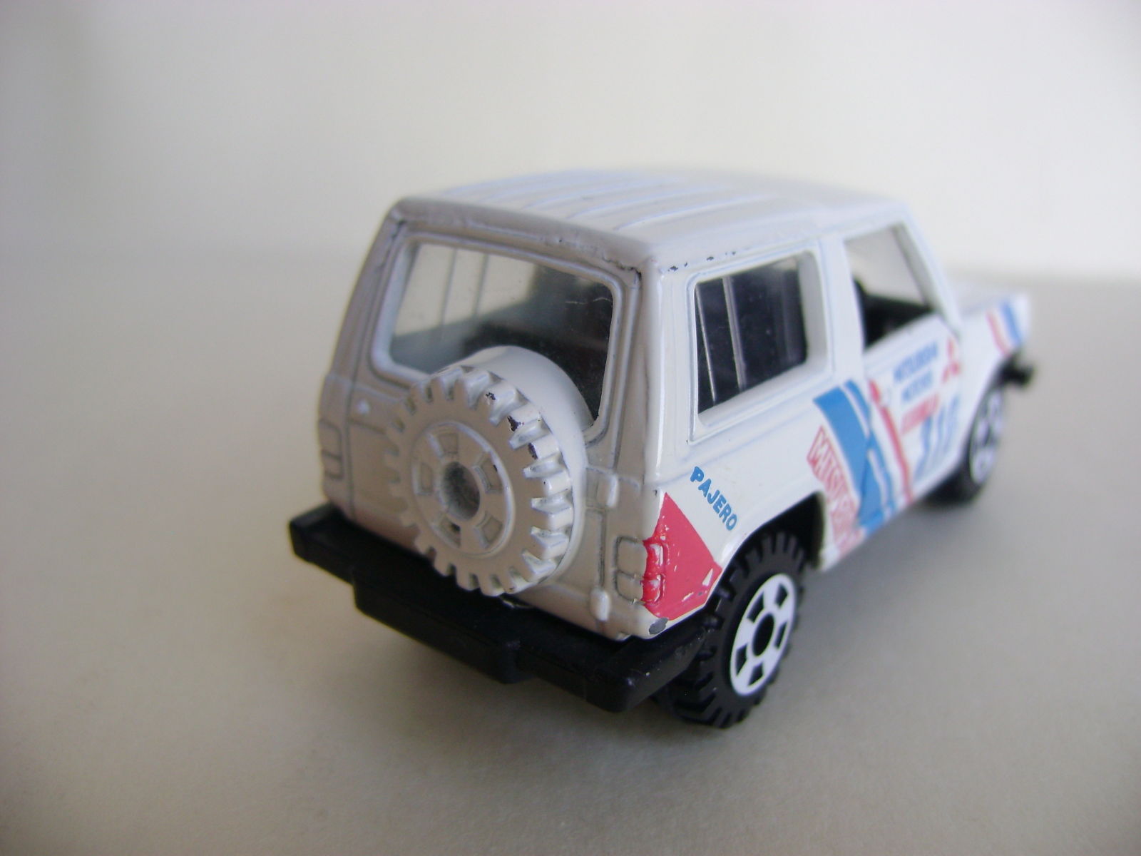 Illustration for article titled Restoration Project - Tomica Mitsubishi Pajero Rally (Part 2)em/em