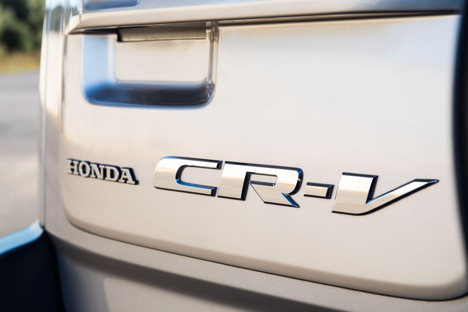 Illustration for article titled Honda CR-V - An Odd Solution to Standard Problem