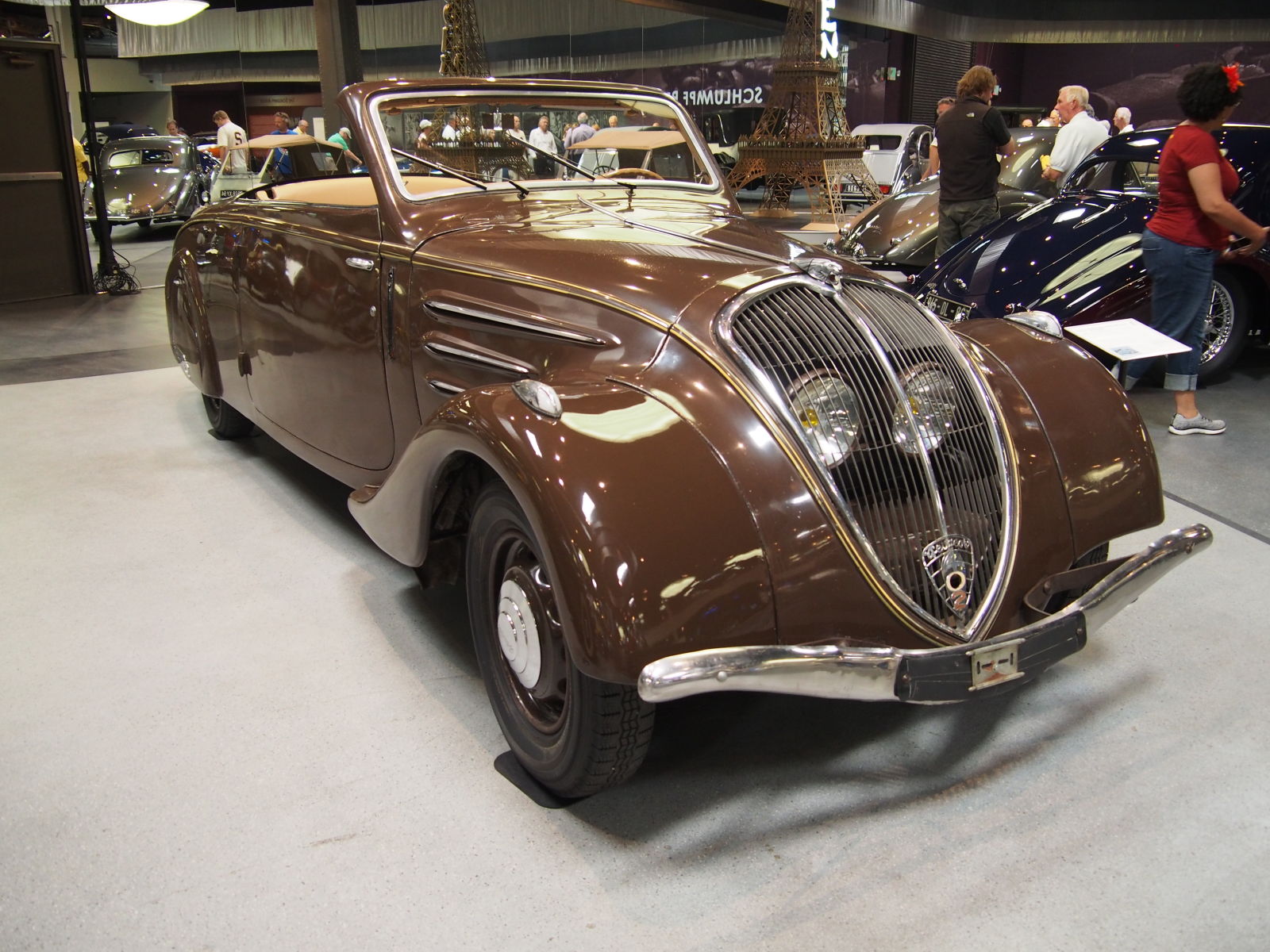 A beautiful brown Peugeot 402L Cabriolet. This car has the first retractable hardtop.