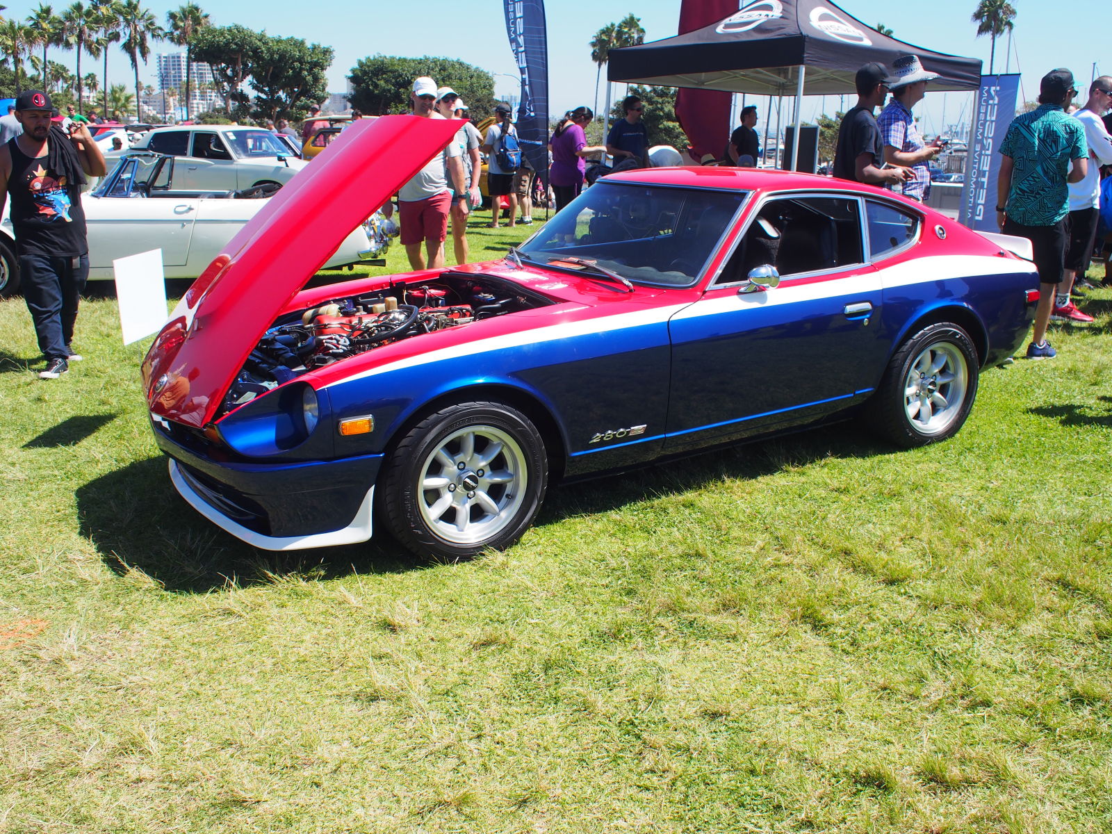 Pretty snazzy paint job on this 280Z.