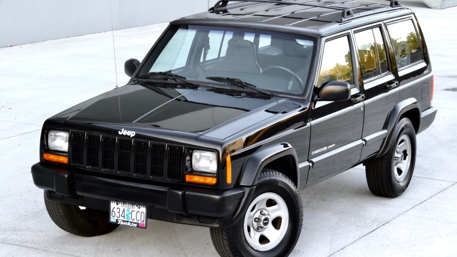 Illustration for article titled Guess The Final Price: 2001 Cherokee XJ 4wd 59k Miles - Update! It sold for...