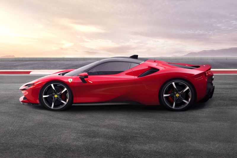 Illustration for article titled HOLY HELL THE NEW FERRARI SF90 STRADALE LOOKS GOOD!