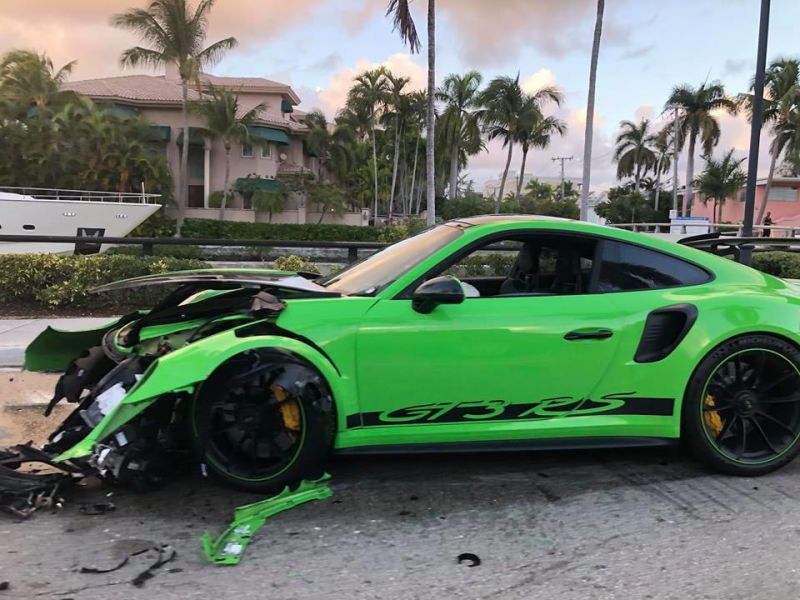 Illustration for article titled Busted up 991 GT3 RS