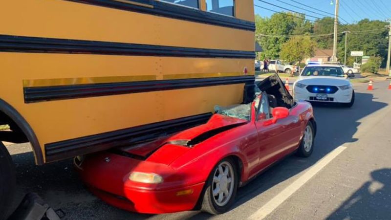 Illustration for article titled If you were wondering, a Miata does fit under a school bus