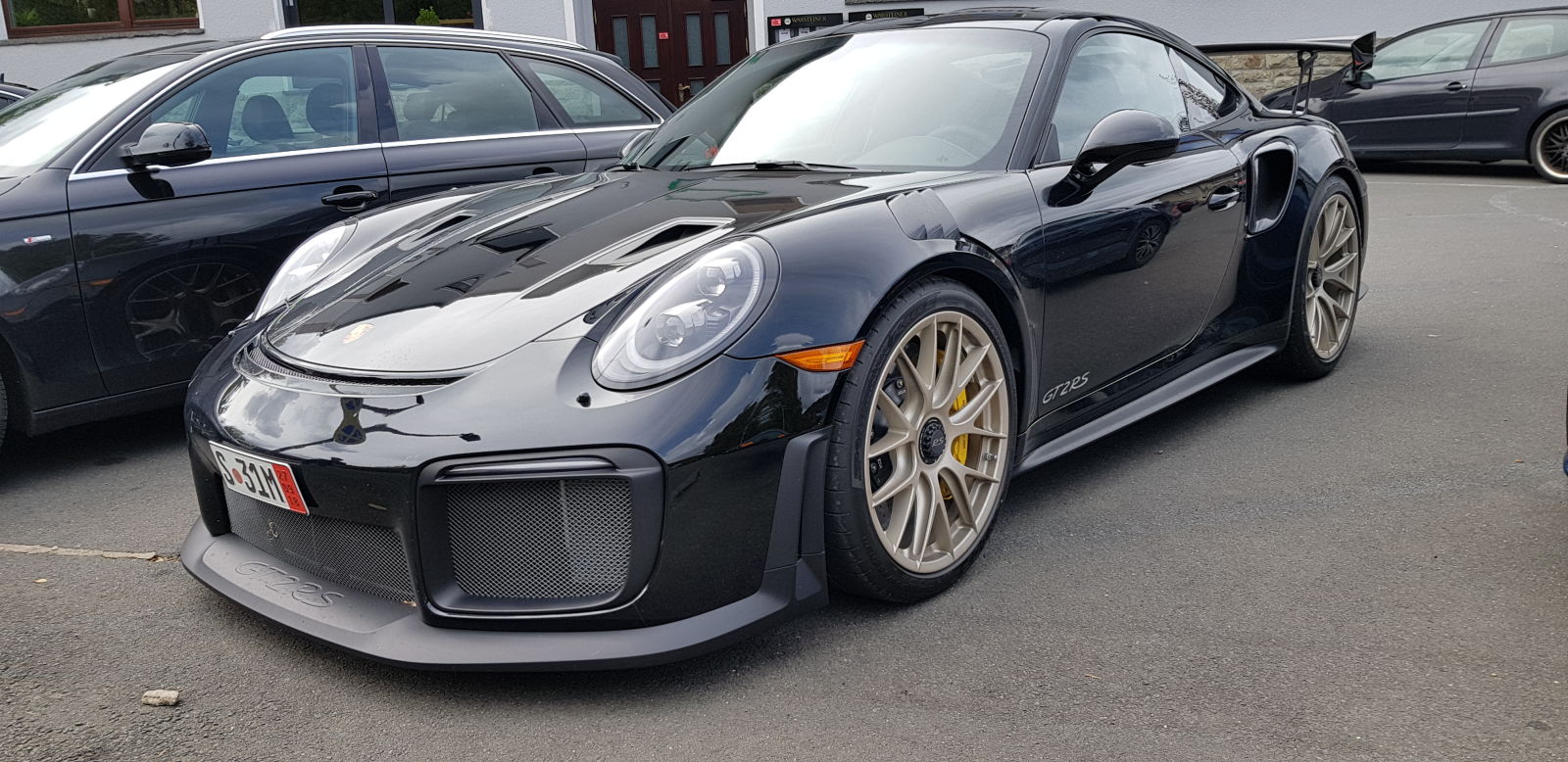 We spotted lots of cool cars around the ‘Ring like this 911 GT2 RS. 