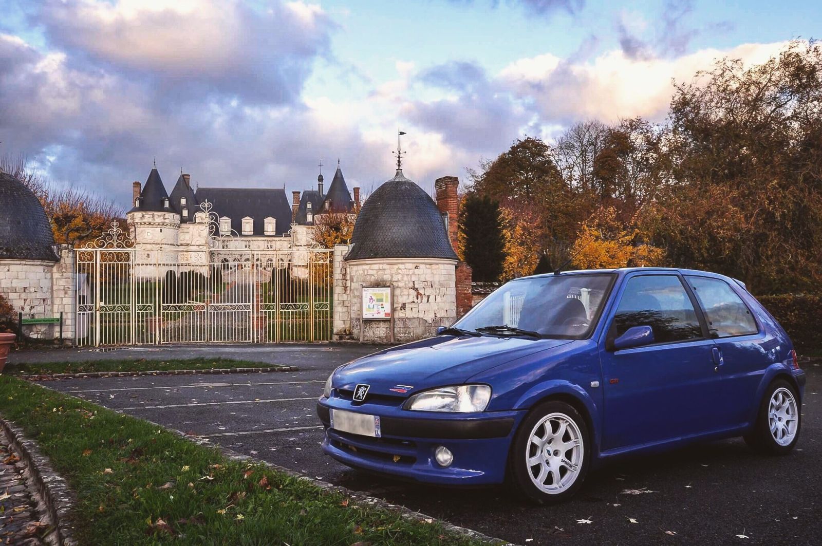Illustration for article titled Euro Oppos! Would you be interested in a Peugeot 106 S16 from Japan?