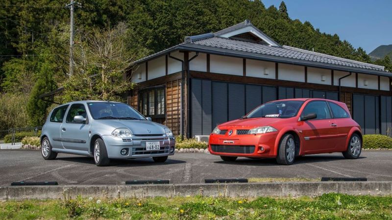 Illustration for article titled Soooo I got a Clio 2 RS 172... and a Megane 2 RS :)