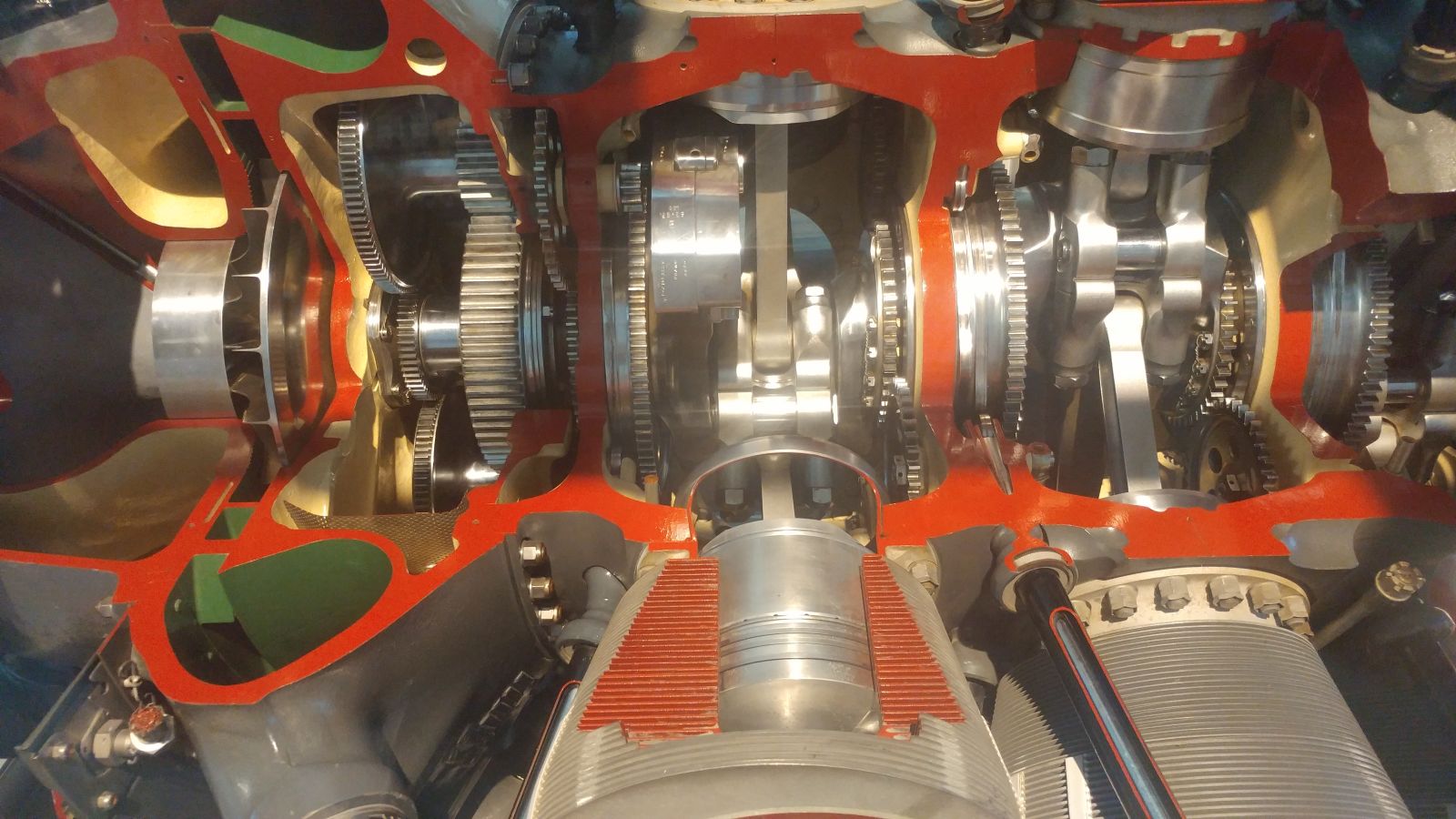 I learnt a thing: radial engines have no camshaft, they have cam rings