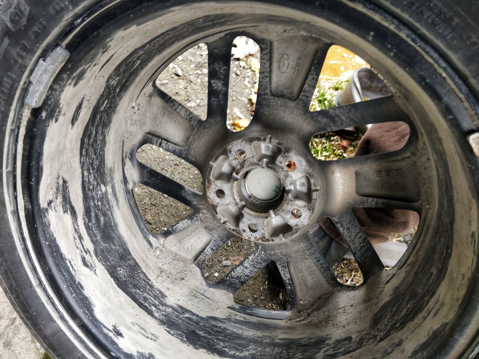 A clear illustration of why the Hyundai factory wheels become unbalanced in the winter. The spoke design is just almost impossible to clean behind. 
