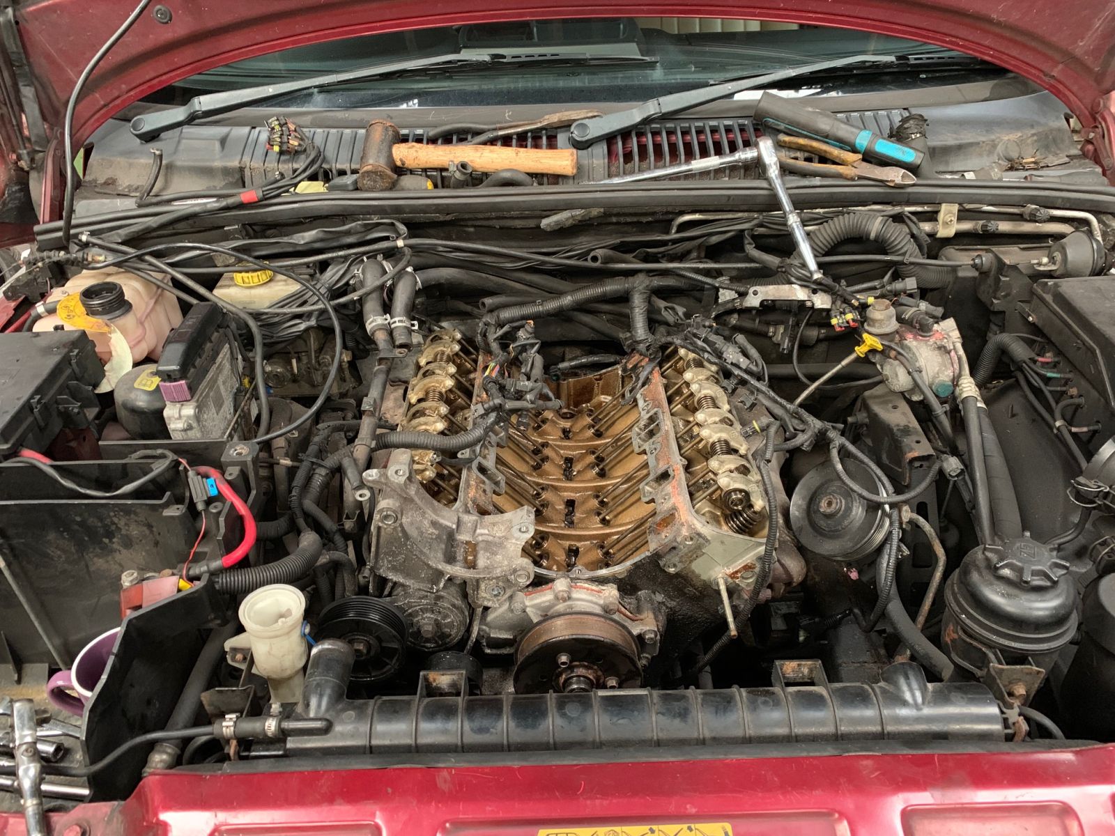 It’s not the head gaskets, but you can see them from here. Oh, actually, no you can’t.