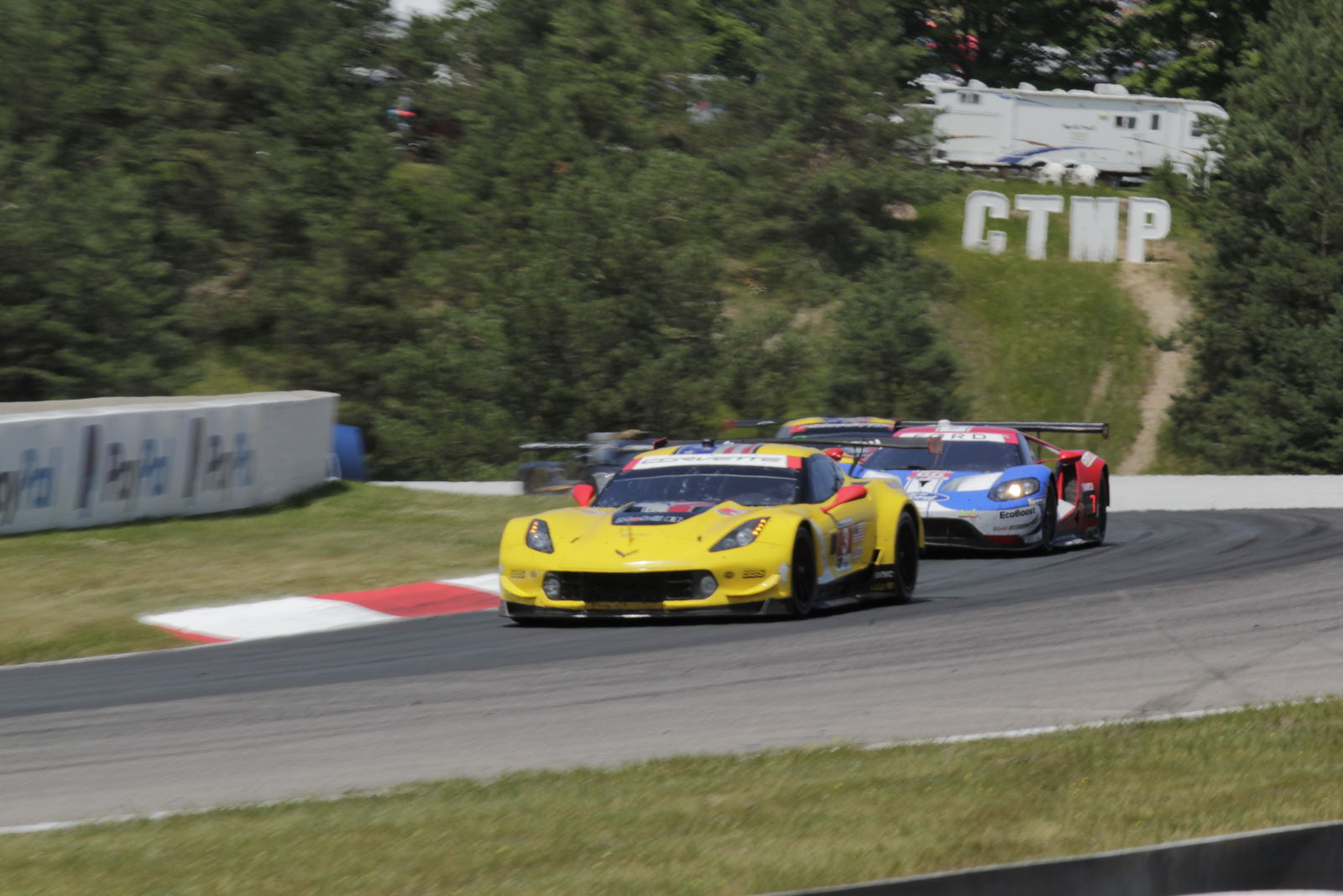 Illustration for article titled Corvette C7.R Vs. Ford GT for the last time at CTMP. (Bonus content for $kay too)