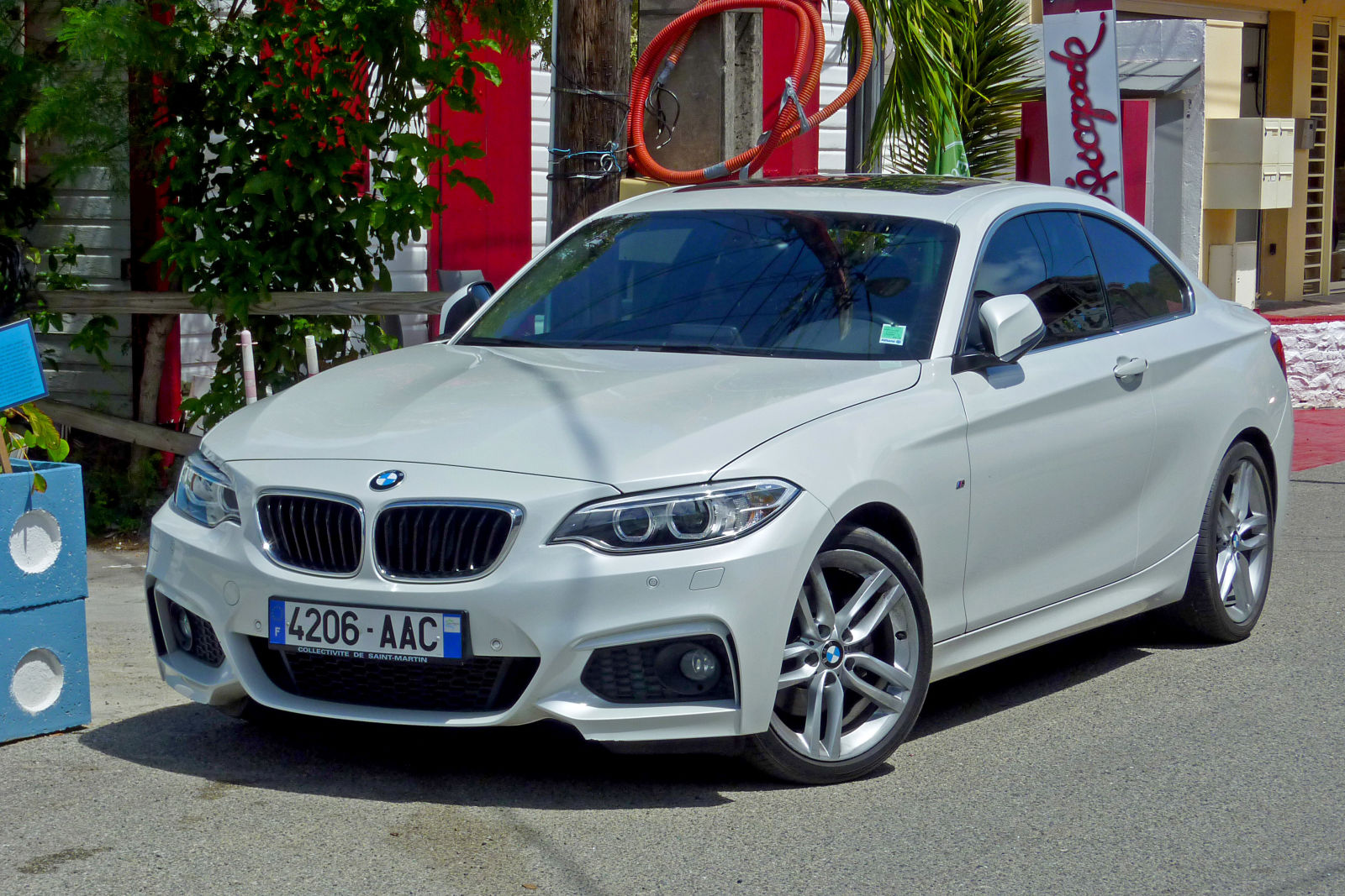 BMW 2-series M Sport (but not an M235i/M240i judging by the single exhaust)