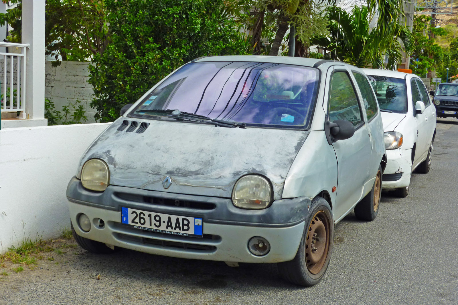 Renault Twingo that’s seen better days
