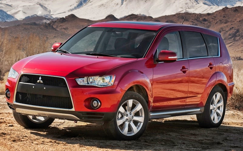Illustration for article titled For some unknown reason I am unusually attracted to the 2010-2012 Mitsubishi Outlander GT
