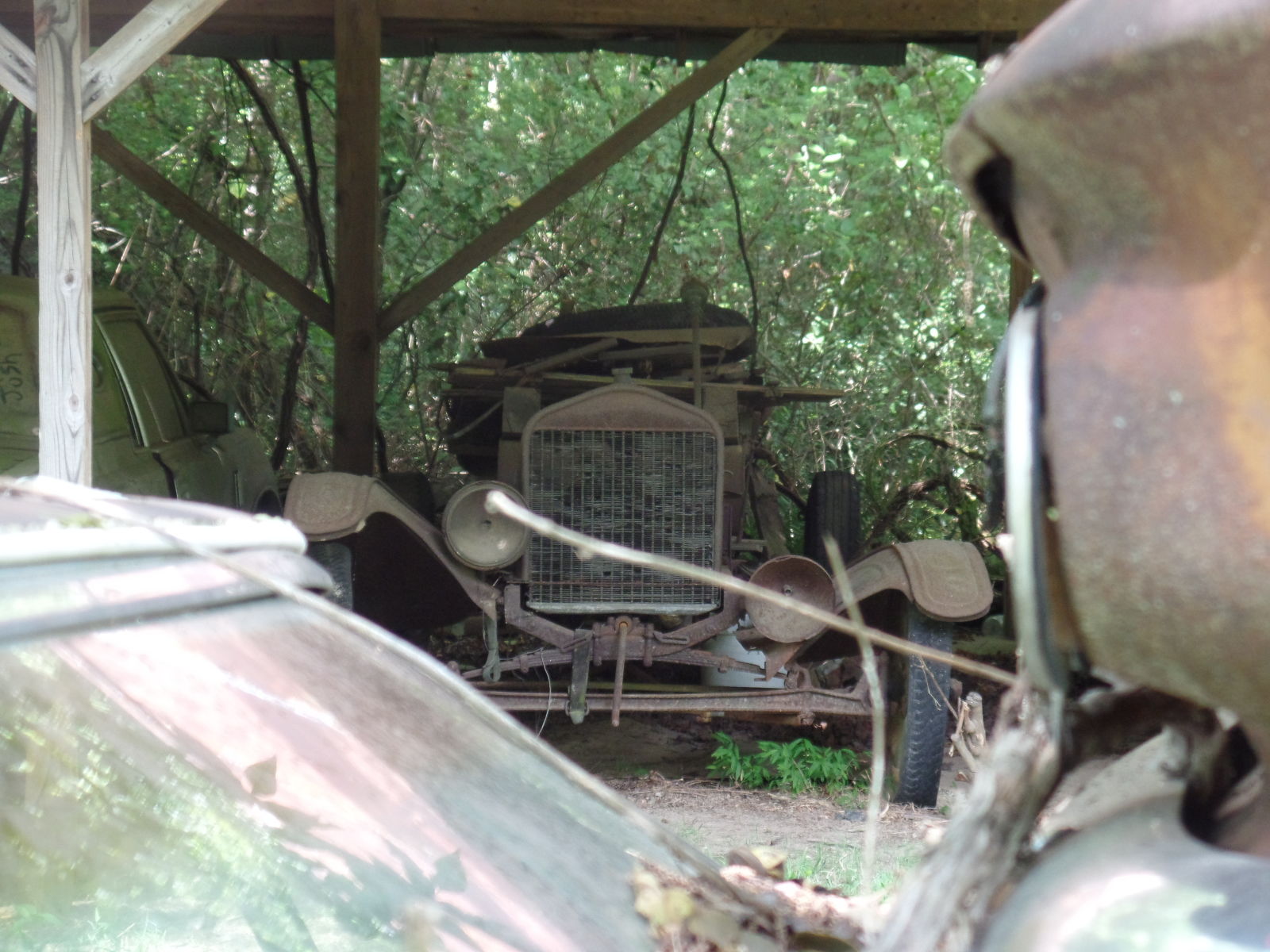 There are few cars of this vintage in the yard; most date from much later.