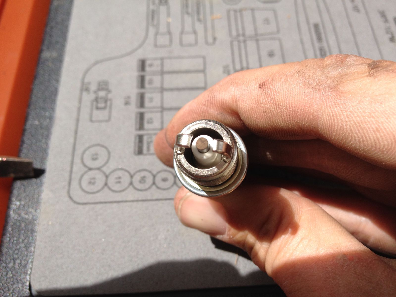 Illustration for article titled Workshop Basics: Engine Compression and Cylinder Leak-Down test (and spark plugs)