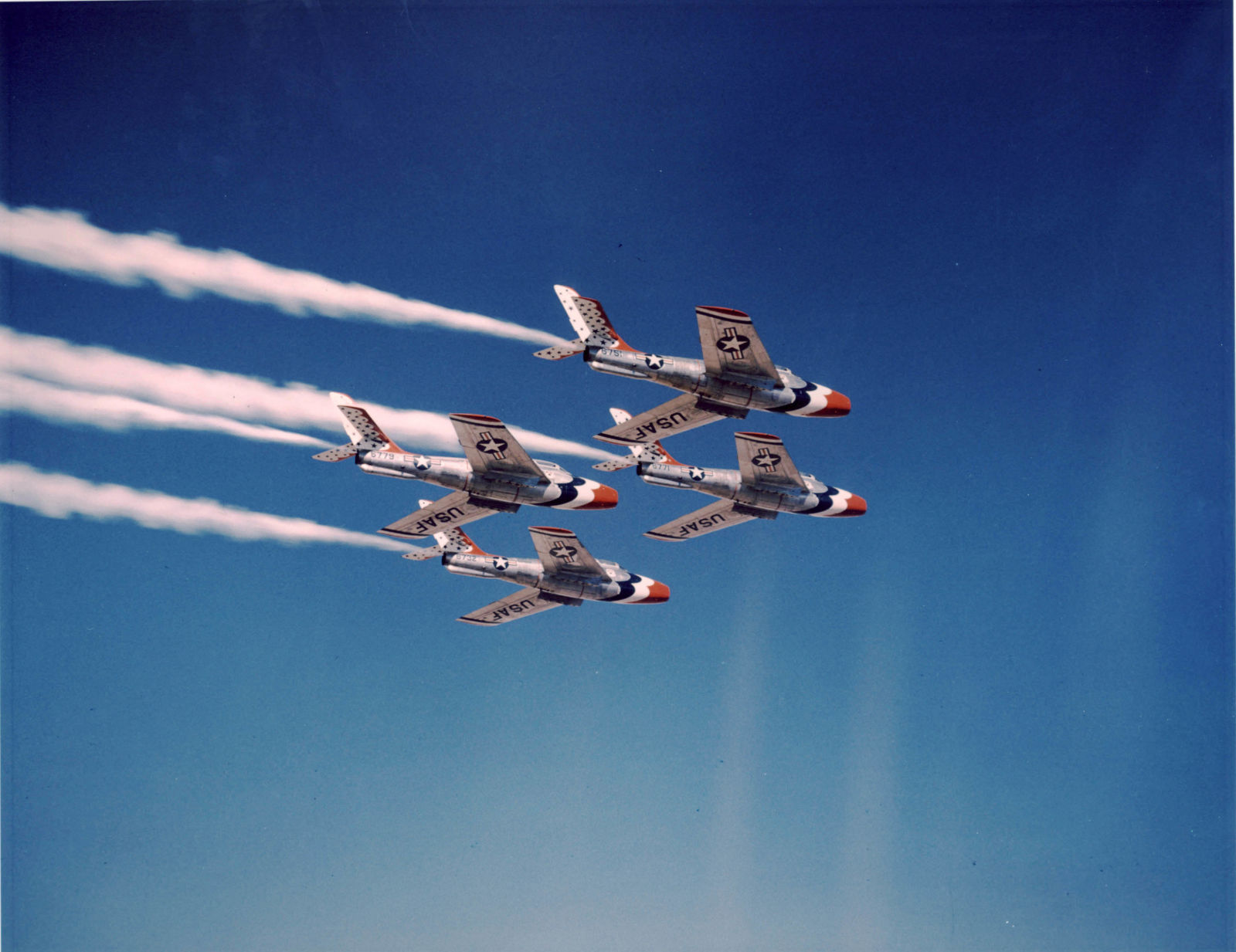 The team switched to the Republic F-84F Thunderstreak in 1955