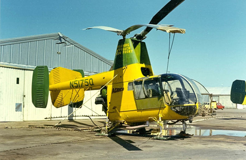 A Kaman HOK fitted with agricultural sprayers in 1971