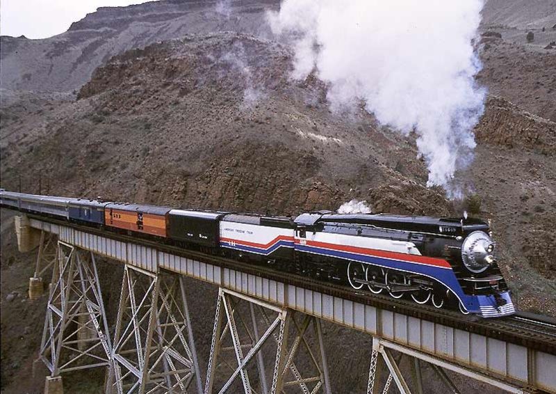 SP 4449 (Freedom Train) leads an excursion train through the Deschutes River canyon at Trout Creek, Oregon.