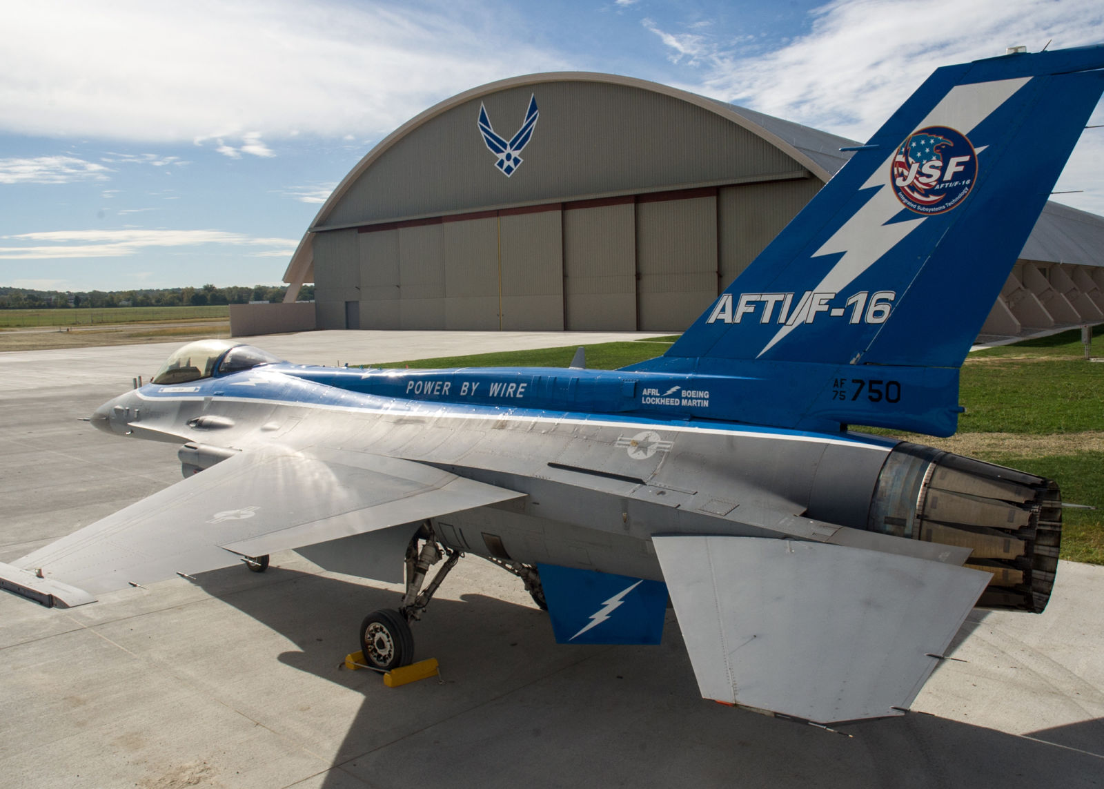 Restoration staff move the General Dynamics NF-16A AFTI into the new fourth building at the National Museum of the U.S. Air Force on 6 October, 2015.