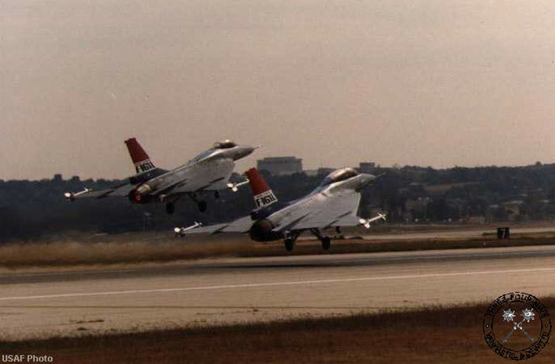 Formation take-off of both F-16XL ships (5-0749 and 5-0747).