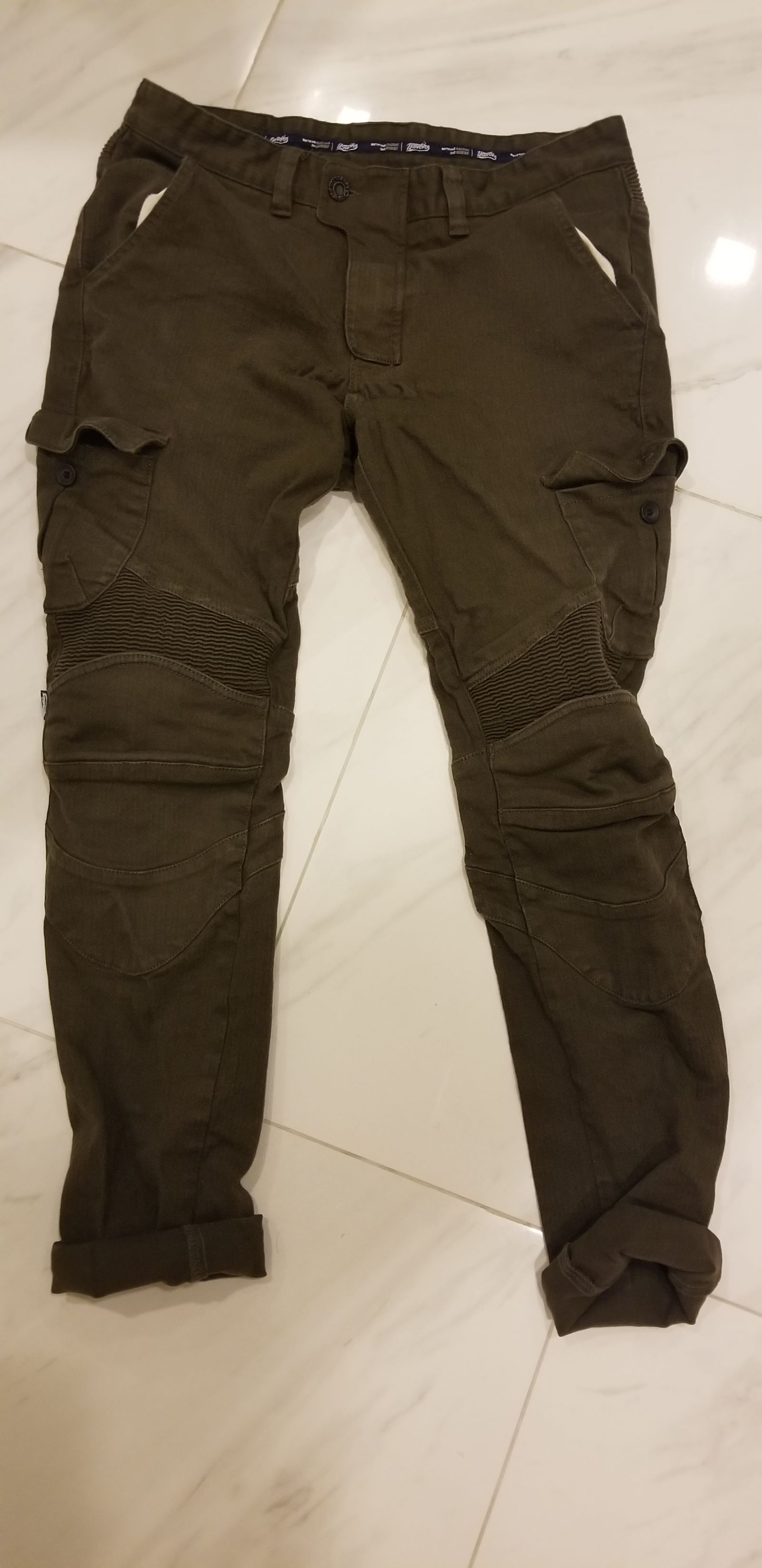 Illustration for article titled Motorcycle pants are the unsung hero of my travels - Uglybros review