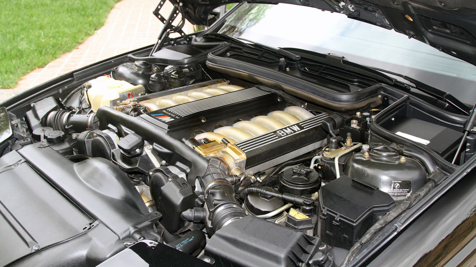 The color of the intake manifold is called ‘spilled all over used oil baked on gold’