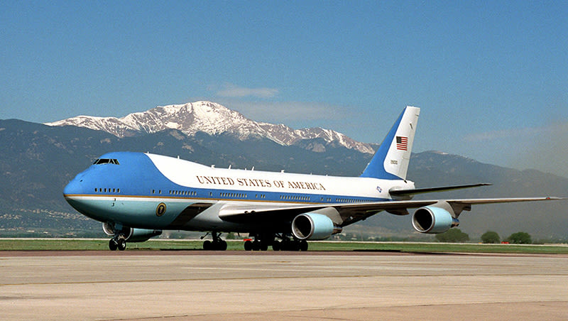 Illustration for article titled What should a new Air Force One be?