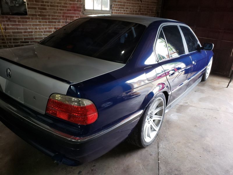Illustration for article titled Crazy Uncle™ Update: He sold the 560SL last month for $8k in cash and picked up an E38 7 Series as his new project!