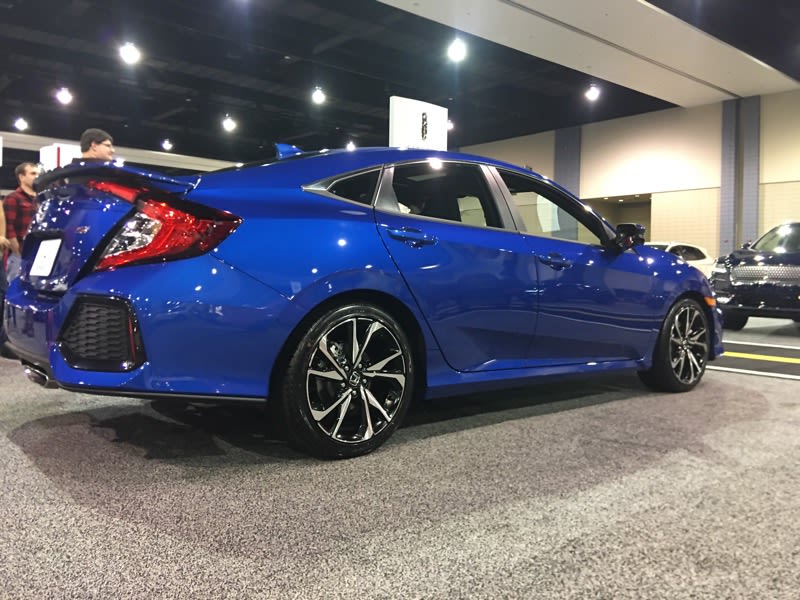 I think the Si sedan looks more sensible. Especially in blue.