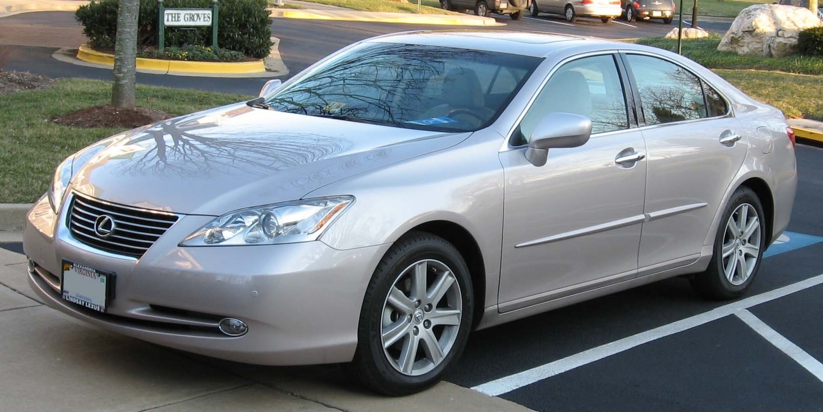 Illustration for article titled My Uber from the airport was a Lexus ES350 like this one, and I simply loved being a passenger in it