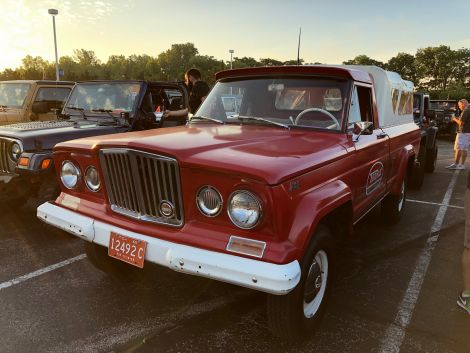 This Gladiator and the owner’s beautiful Grand Wagoneer graced the same parking lot as my Wrangler during preparations for the 2018 Toledo Jeep Fest parade.