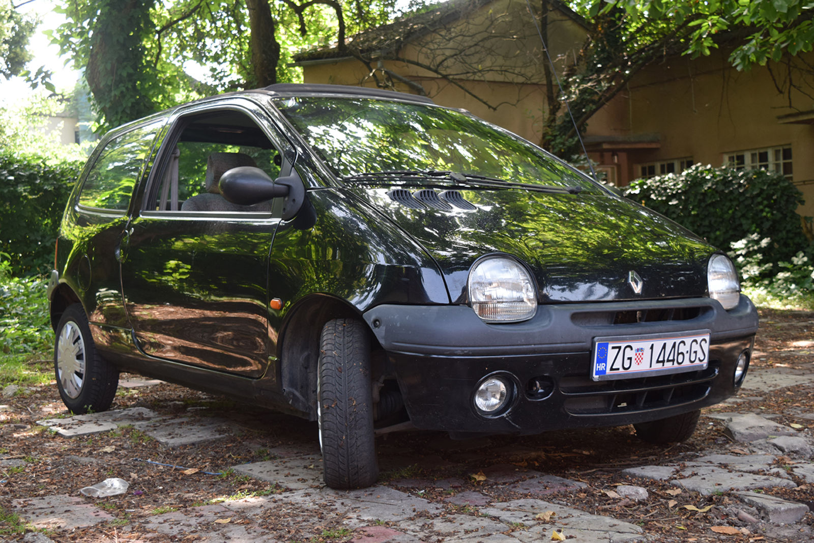 Illustration for article titled I promised pics of my Twingo