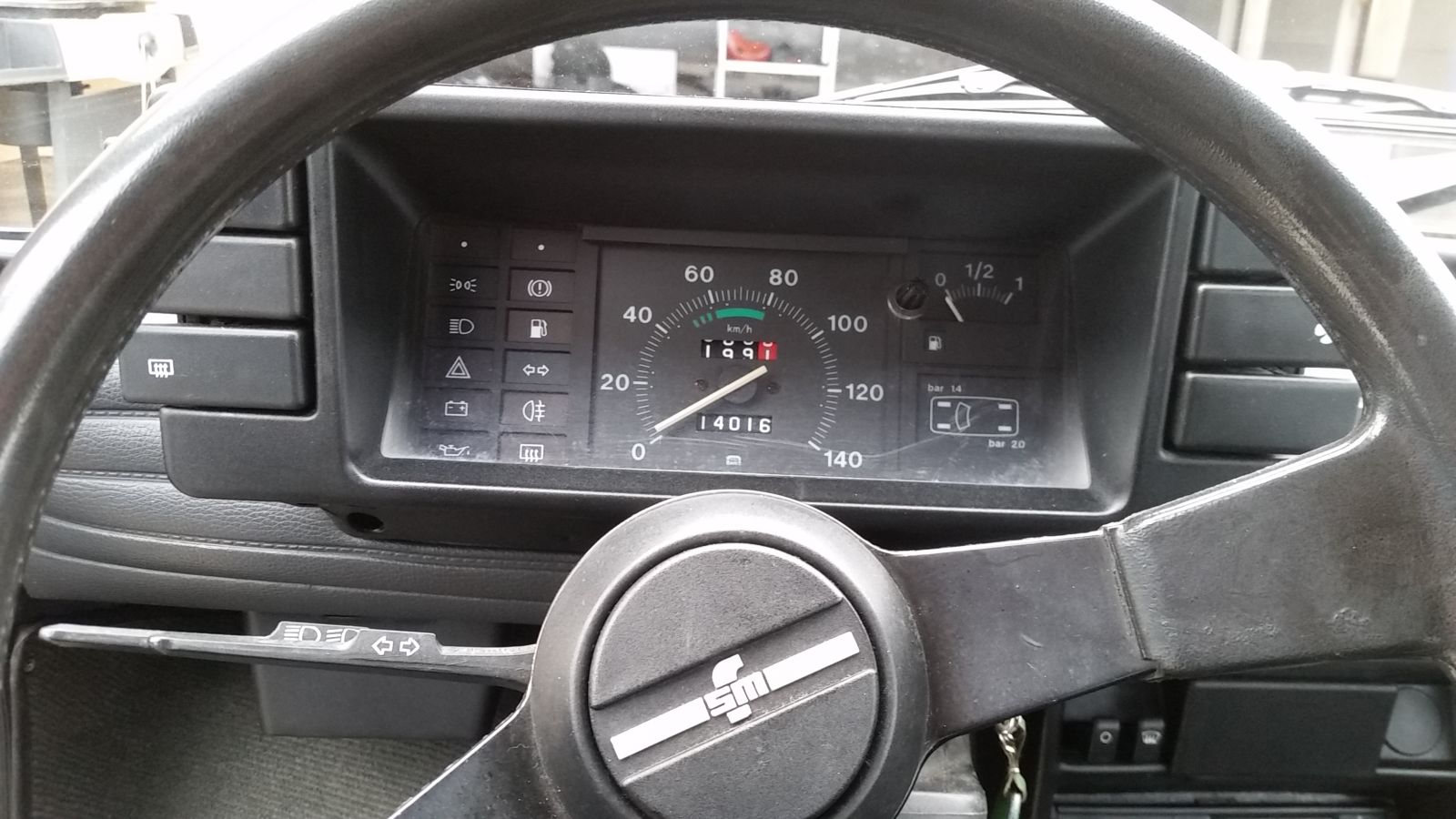 FIAT 126p FL cluster with the tire pressures listed at the bottom-right in BAR.