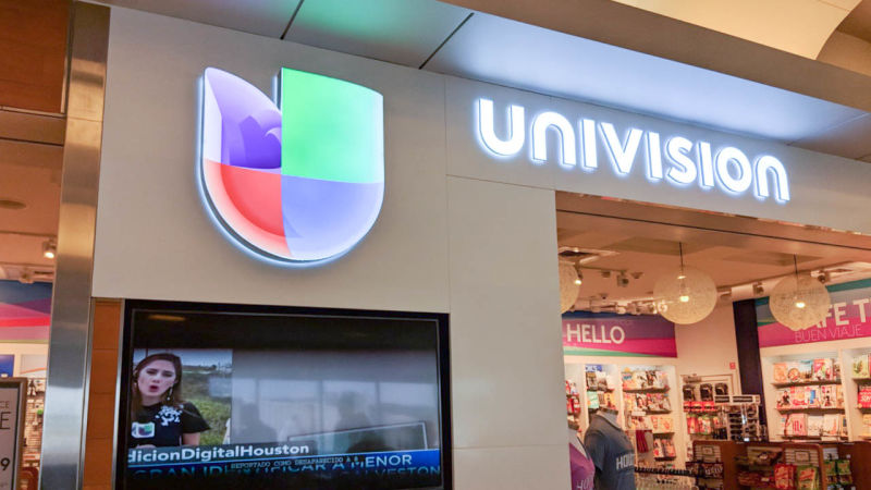 Illustration for article titled Univision has a store in Houston Airport (IAH)