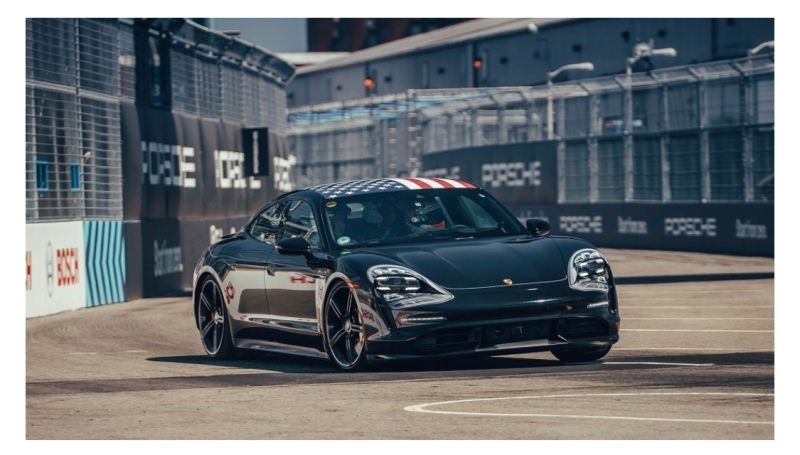 Illustration for article titled Porsche Taycan surprises at Formula E - with 996 headlights?