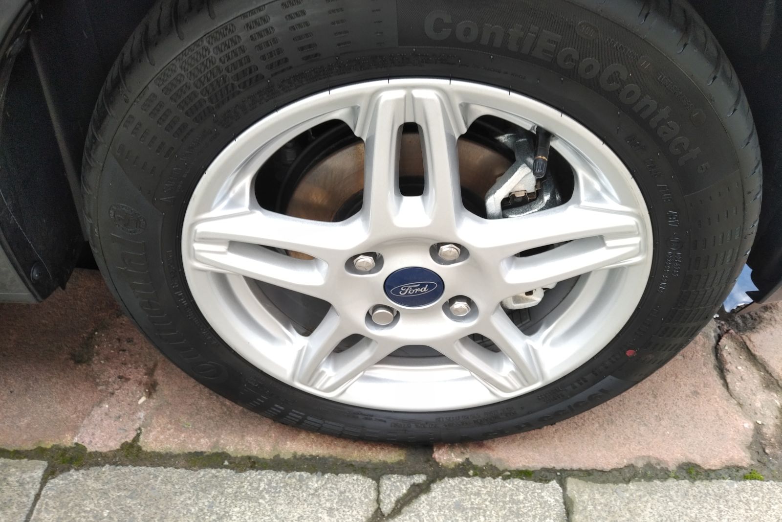 Wheels thoroughly cleaned, sealed, dried and tyres dressed 