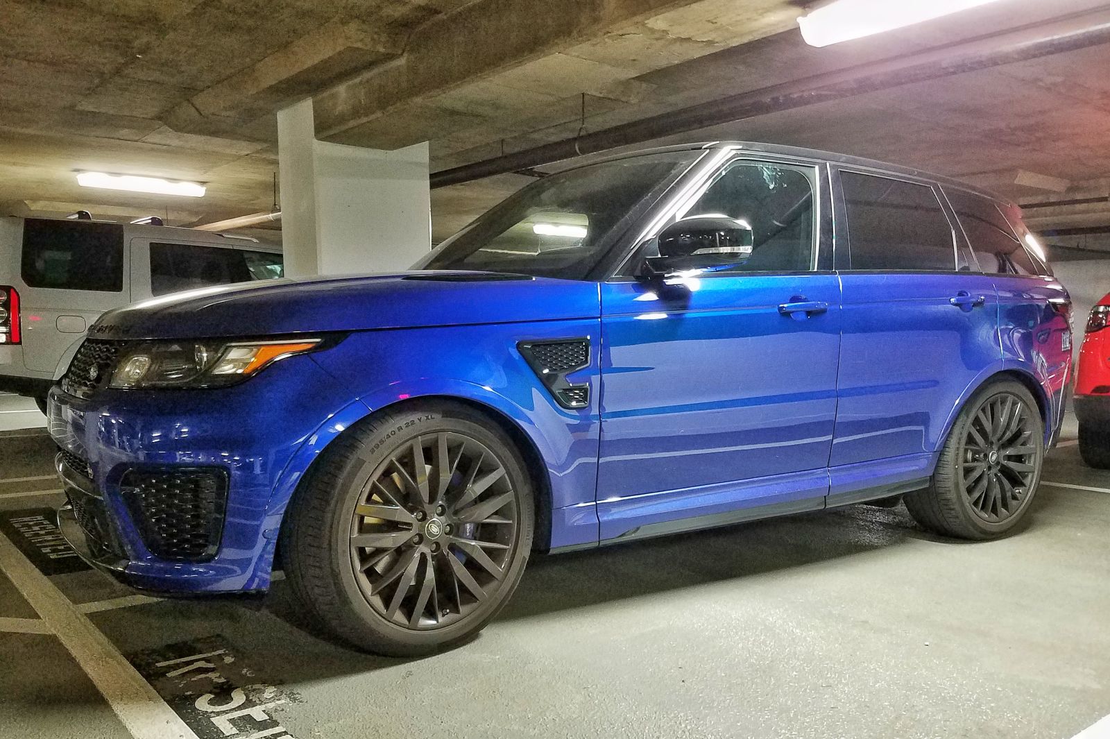Illustration for article titled The Range Rover Sport SVR has magical parking superpowers
