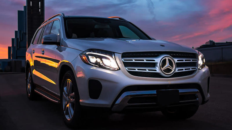 Illustration for article titled Mercedes is recalling the GLE and GLS because a faulty ground circuit in the lighted star emblem might disable things like power steering