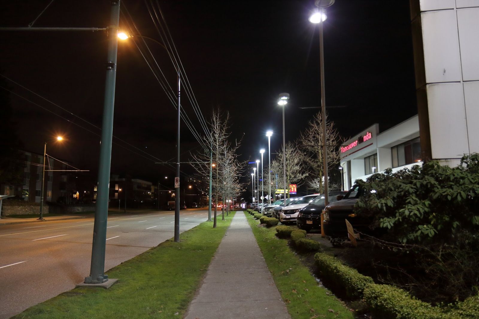 Illustration for article titled Pics from the Curbside: 2018-02-04 to Marpole at Dusk and Night