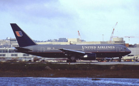Boeing 767-222 N612UA at San Francisco International in December 1999 