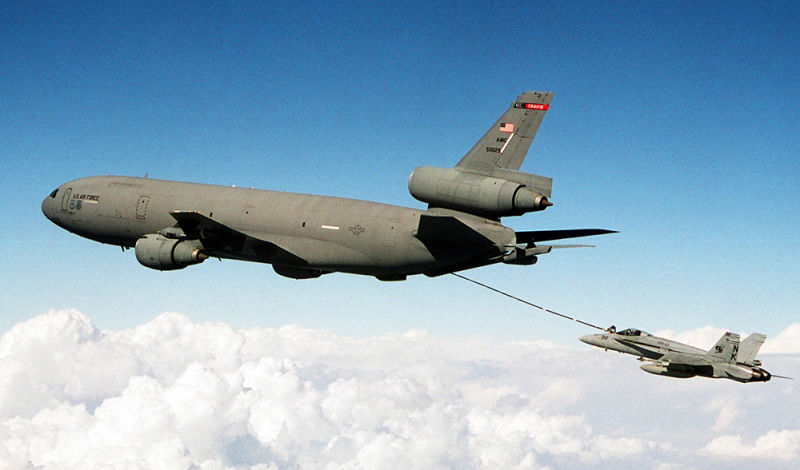 A US Air Force KC-10 refuels a US Navy F/A-18C over southern Iraq in 2002. The Extender is fitted with both a boom for refueling most Air Force aircraft, and a probe-and-drogue system for refueling Navy and other NATO aircraft. (US Navy)