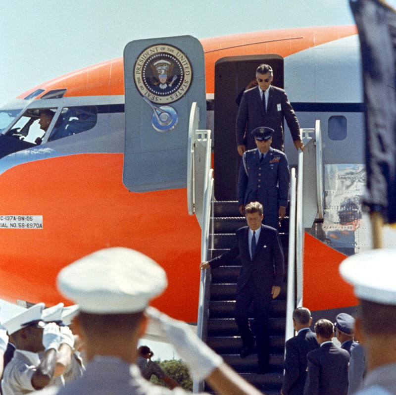 President Kennedy exits SAM 970. The aircraft’s serial number is visible beneath the pilot’s window. (NASA)