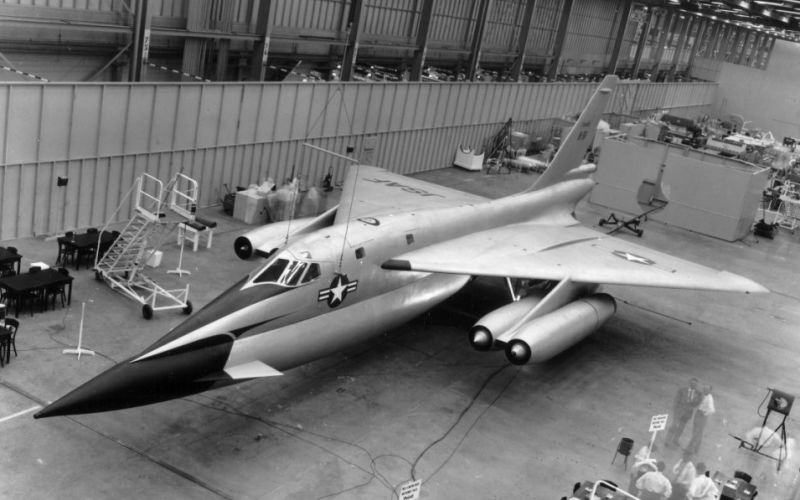 A  mockup of the Convair MX-1964, which later became the B-58 Hustler. Note the four engines housed in two pods, where the Hustler had its engines in four separate pods. (Author unknown)
