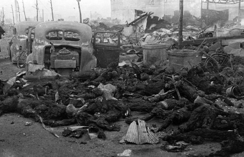 The charred remains of Japanese civilians after the firebombing of Tokyo on the night of March 9-10, 1945 (Ishikawa Kōyō)